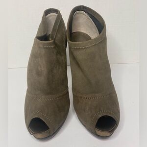 Baldan Italian stretch ankle boot in a dark taupe with a burgundy suede sole